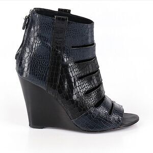 Rebecca Minkoff Sonny Embossed Peep Toe Wedge Booties Size 9 Navy Blue Black